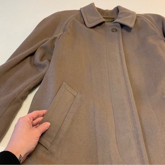 Vintage London Fog ‘Tempo Europa’ camel colored 100% wool coat - Picture 4 of 16